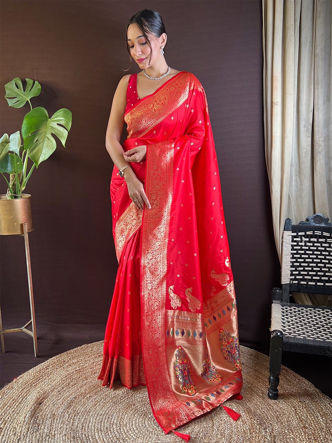 

DIVASTRI Woven Design Zari Paithani Saree, Red