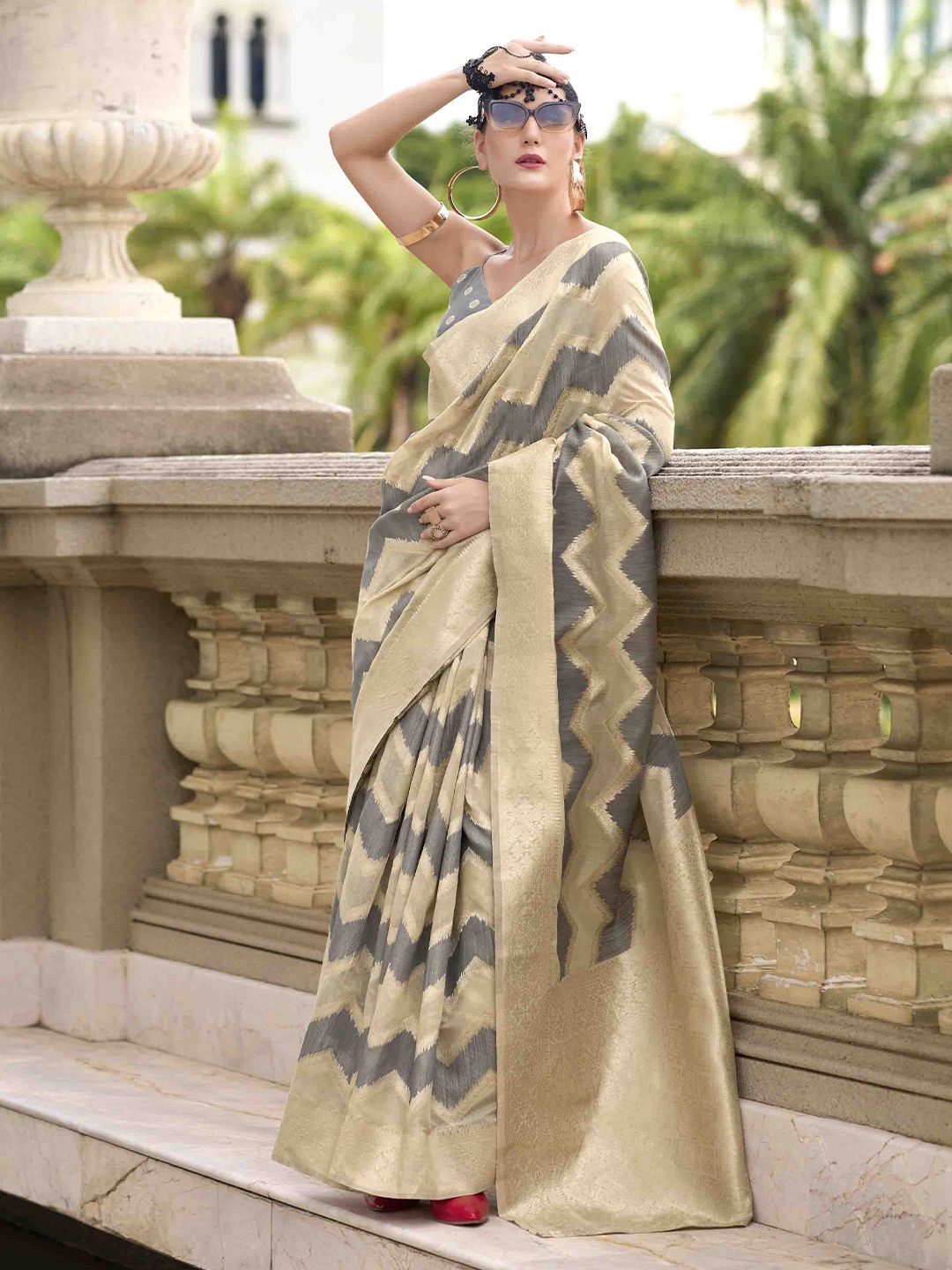 

Mitera Woven Design Zari Saree, Grey