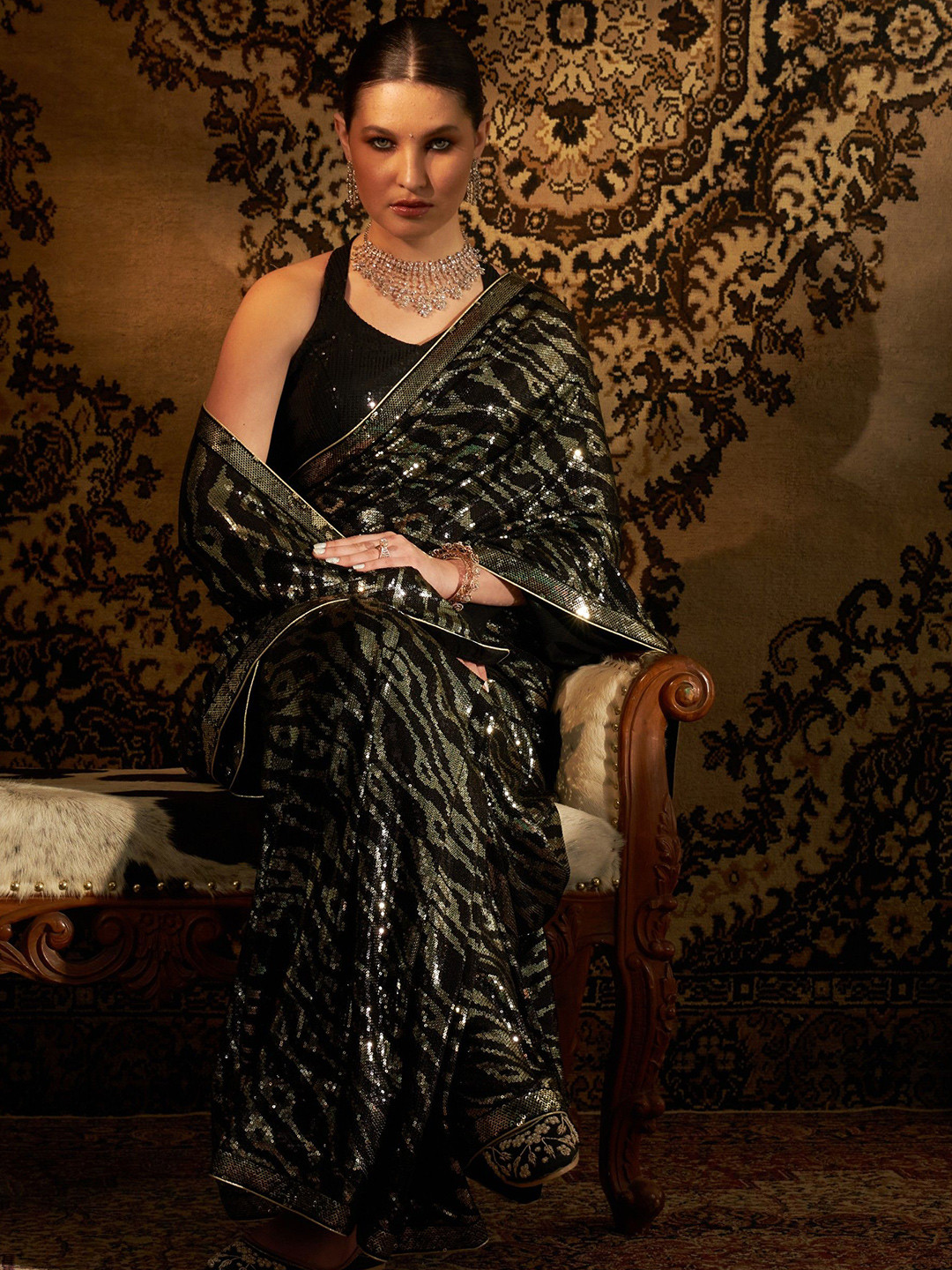 

Sabaahat Embellished Sequinned Pure Georgette Saree, Silver
