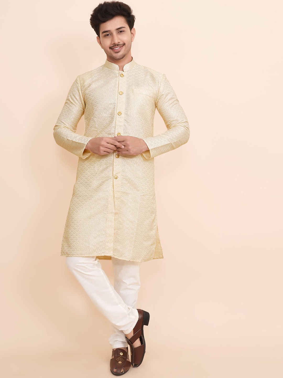

BLURR Geometric Embroidered Mandarian Collar Jacquard Straight Kurta, Yellow