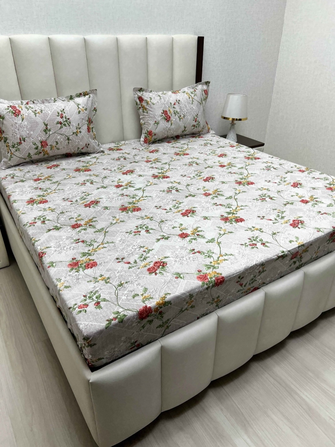 

Pure Decor Velar Grey & Green Printed Pure Cotton 400 TC King Bedsheet Set 2.74 m x 3.04 m