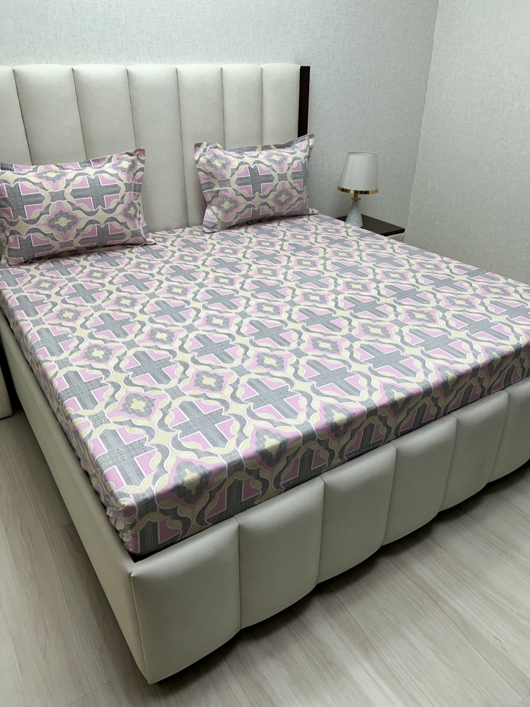 

Pure Decor Velar Grey & Pink Printed Pure Cotton 400 TC King Bedsheet Set 2.74 m x 3.04 m