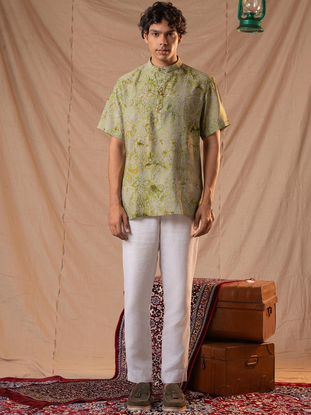 

5 Stitch Ethnic Motifs Printed Band Collar Short Kurta, Green