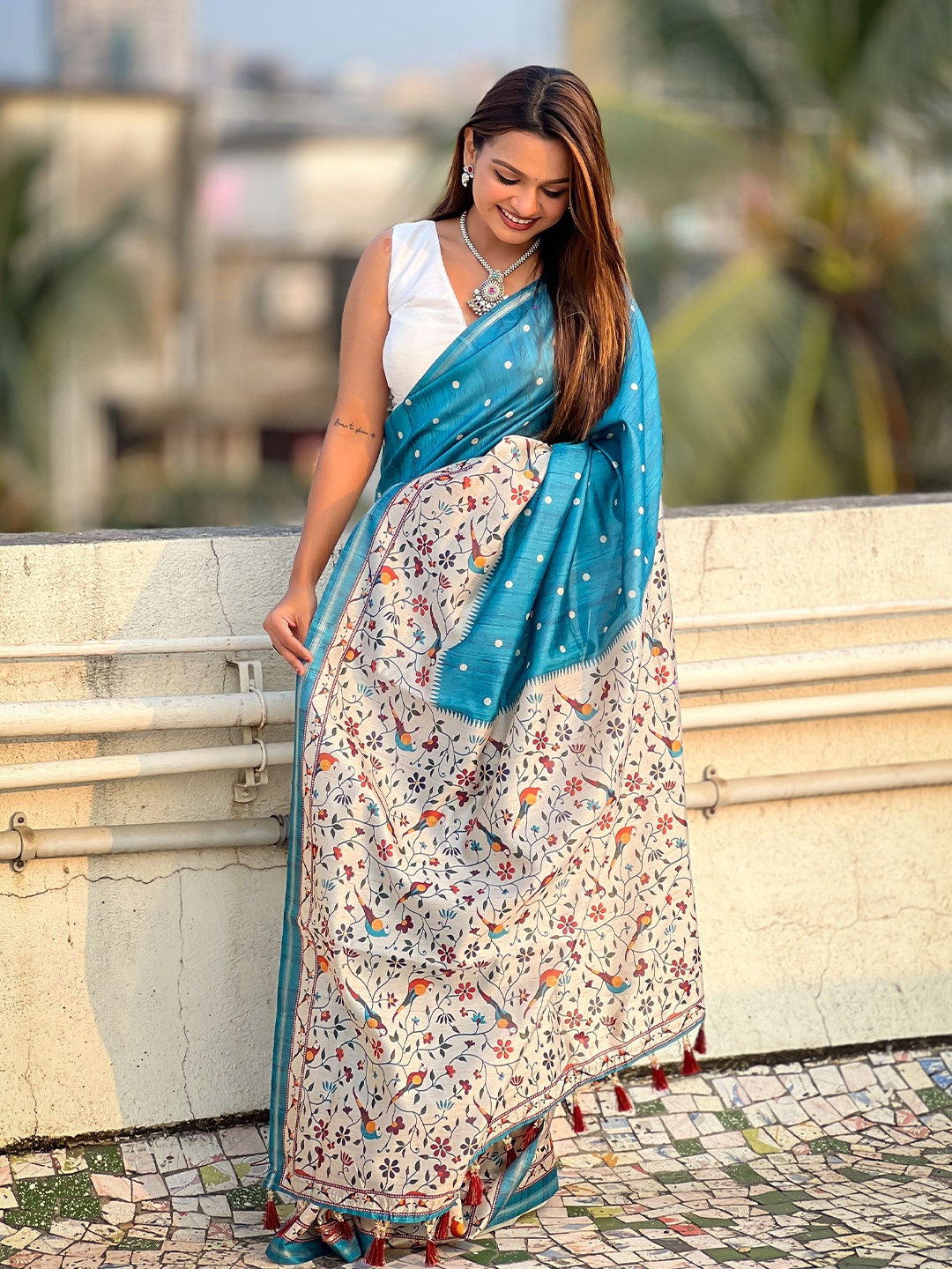 

Vintro Floral Zari Silk Blend Paithani Saree, Teal