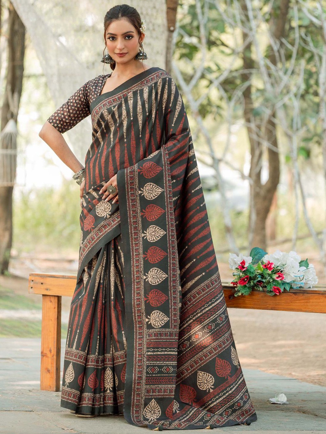 

Saree mall Silk Blend Sarees, Olive