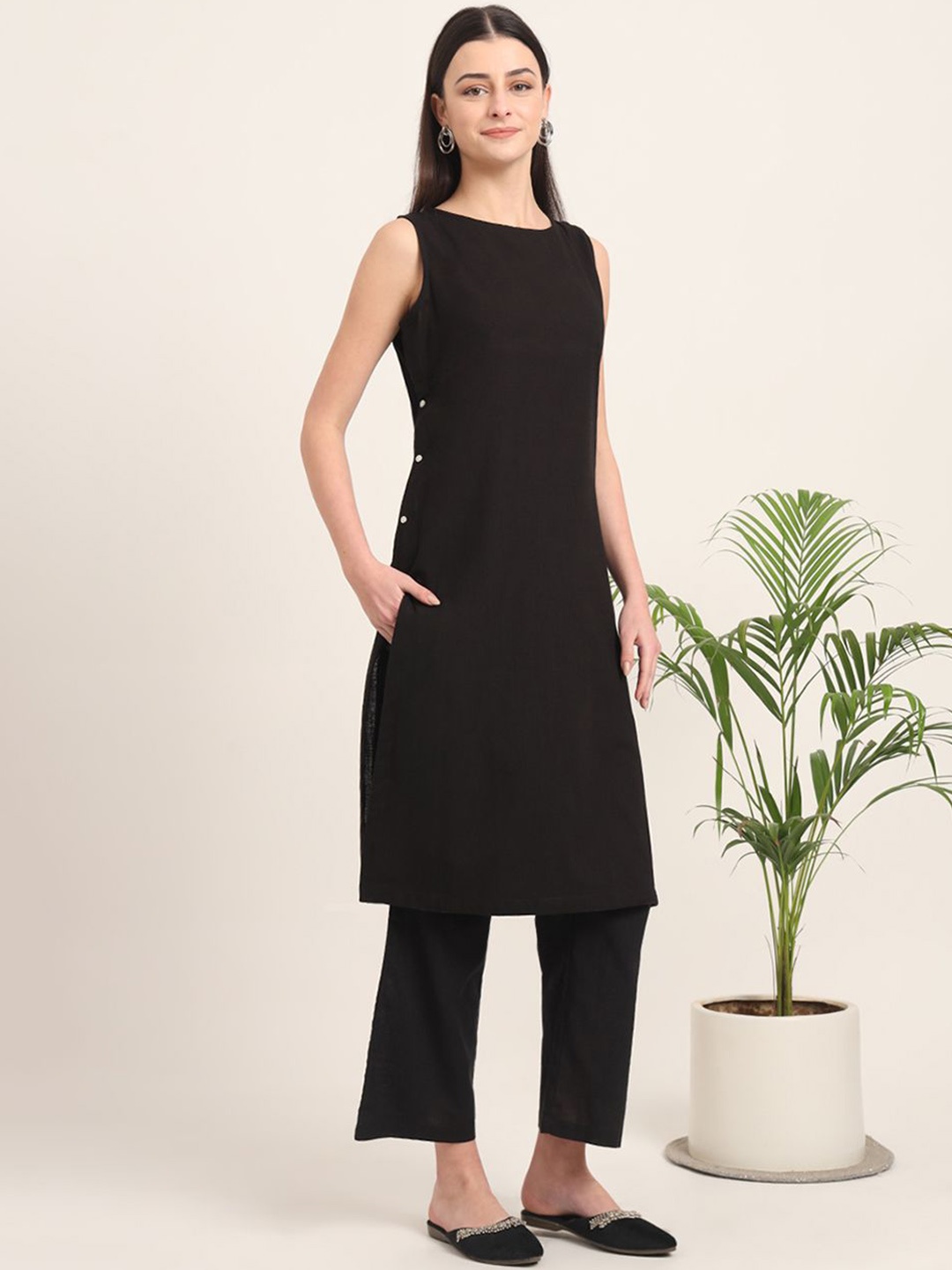 

Thevasa Round Neck Sleeveless Long Length Cotton Kurta, Black