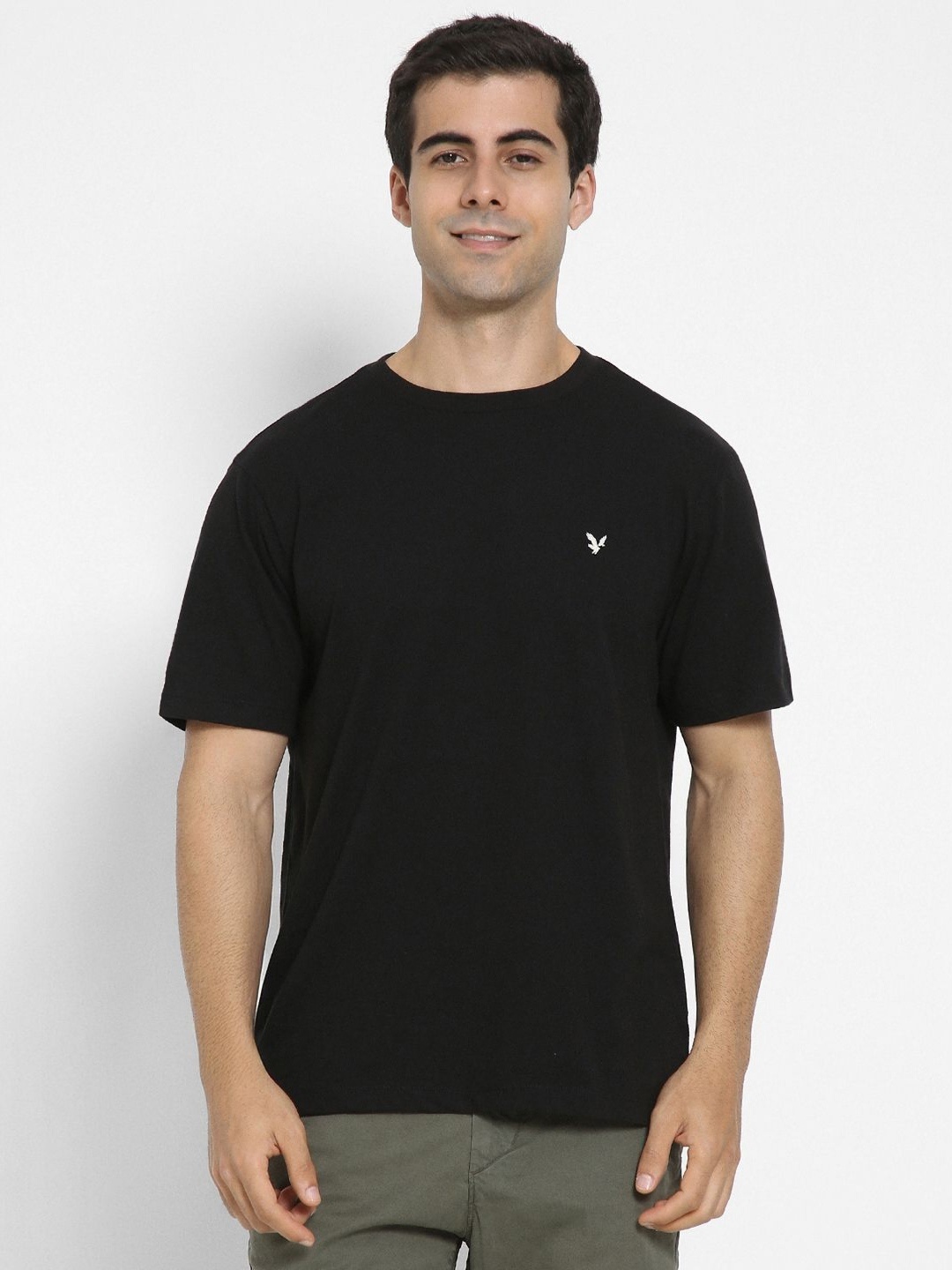 

AMERICAN EAGLE OUTFITTERS Men Solid Round Neck Cotton T-shirt, Black