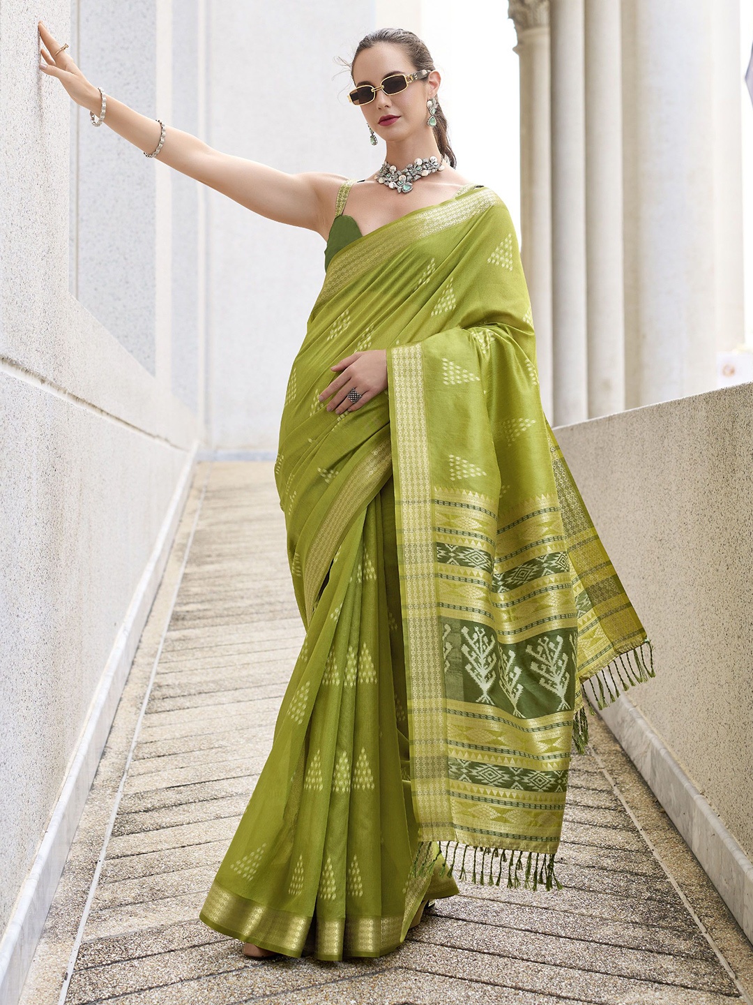 

Mitera Woven Design Zari Saree, Green