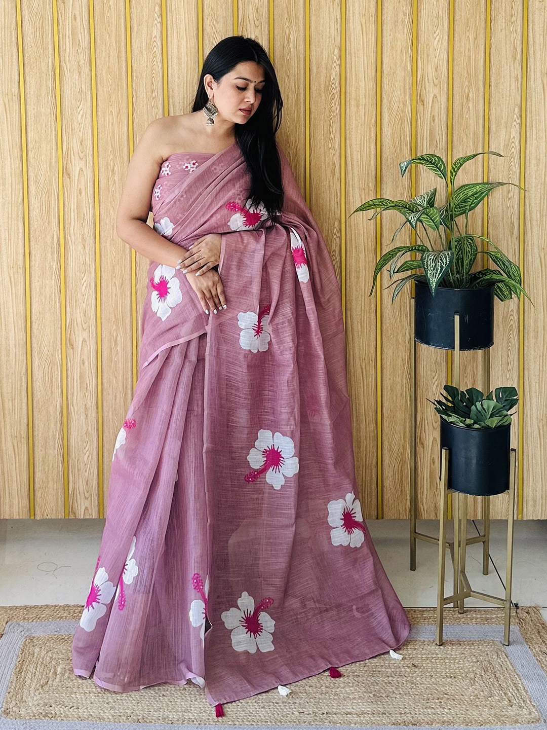 

Moda Rapido Floral Saree, Pink