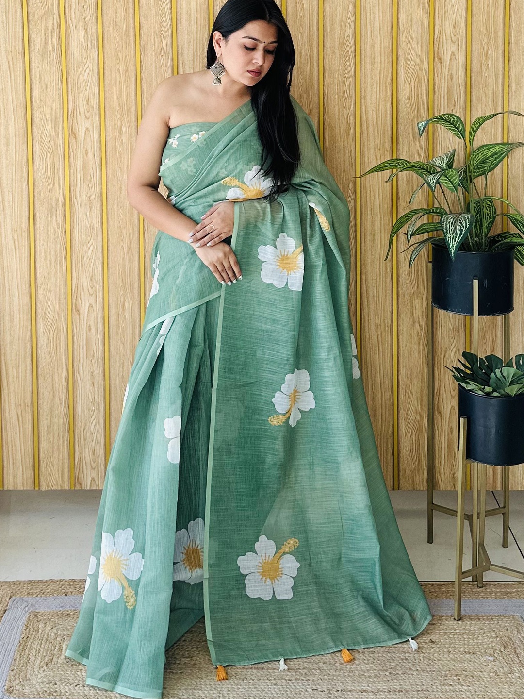 

Moda Rapido Floral Saree, Green