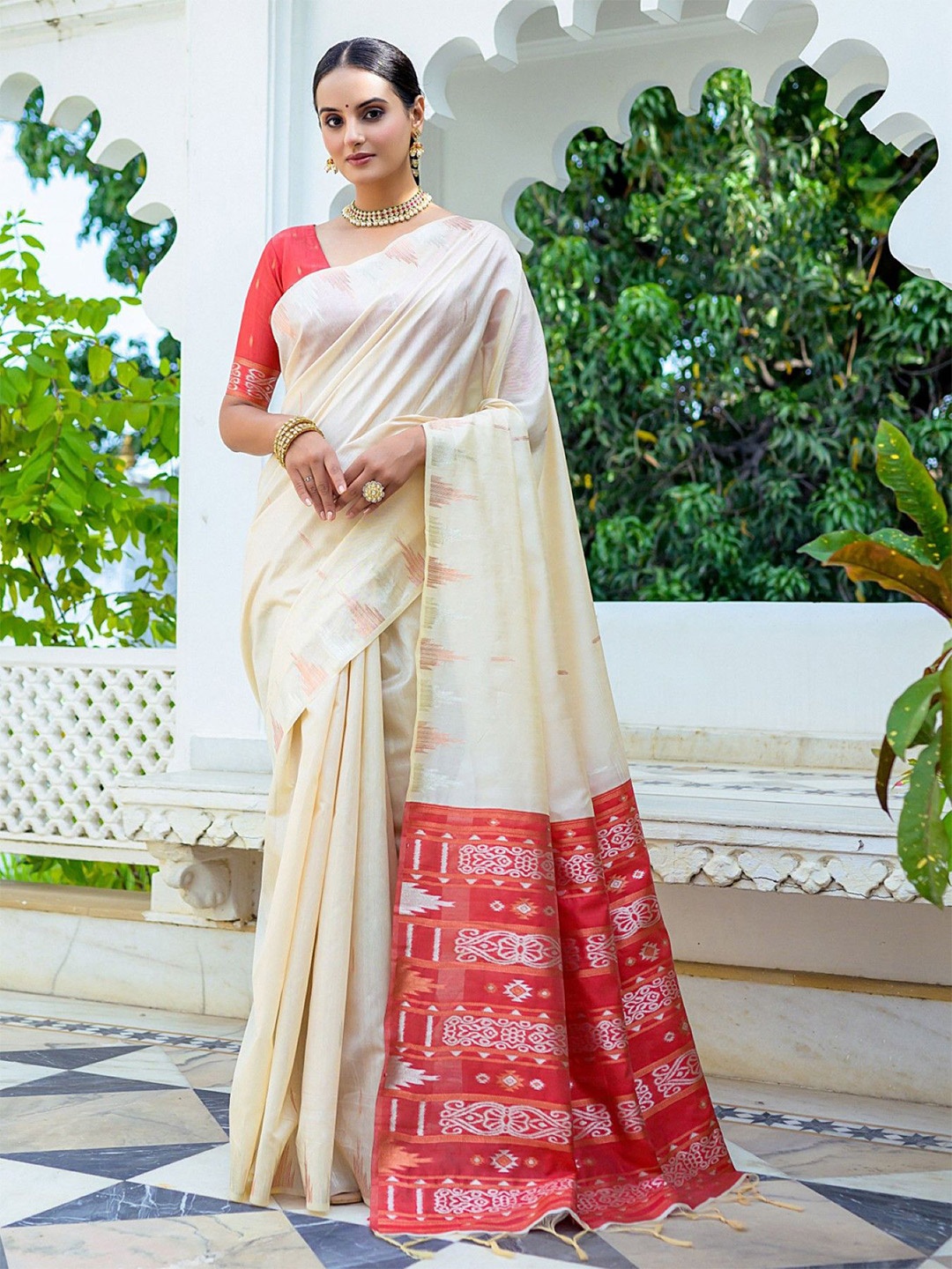 

DIVASTRI Woven Design Tussar Saree, Off white