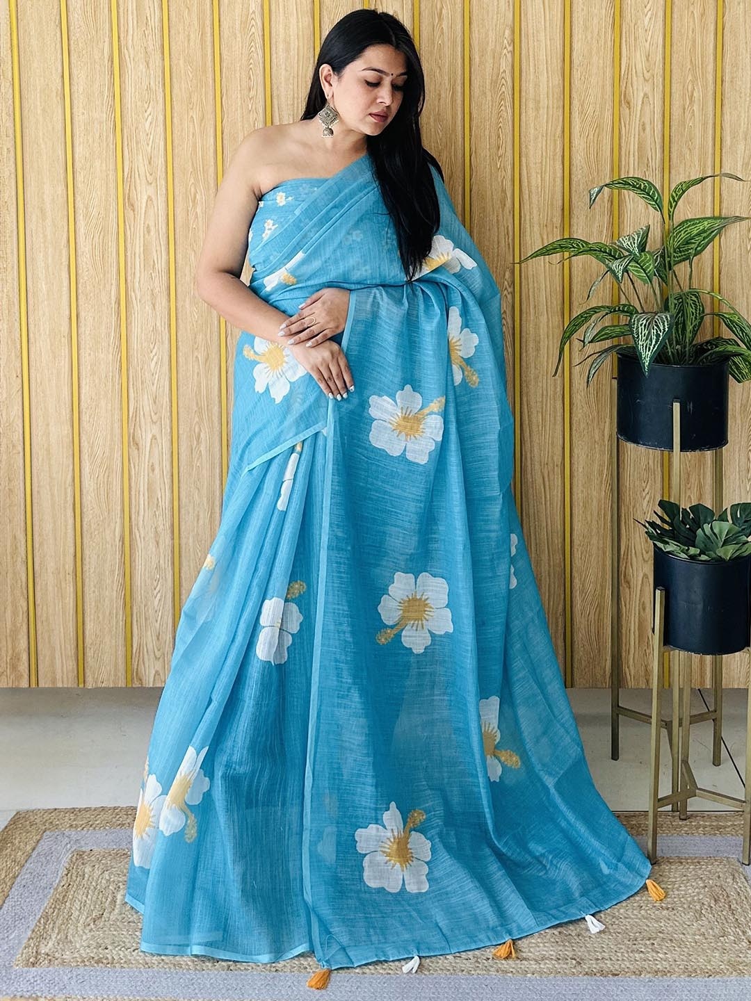 

Moda Rapido Floral Saree, Blue