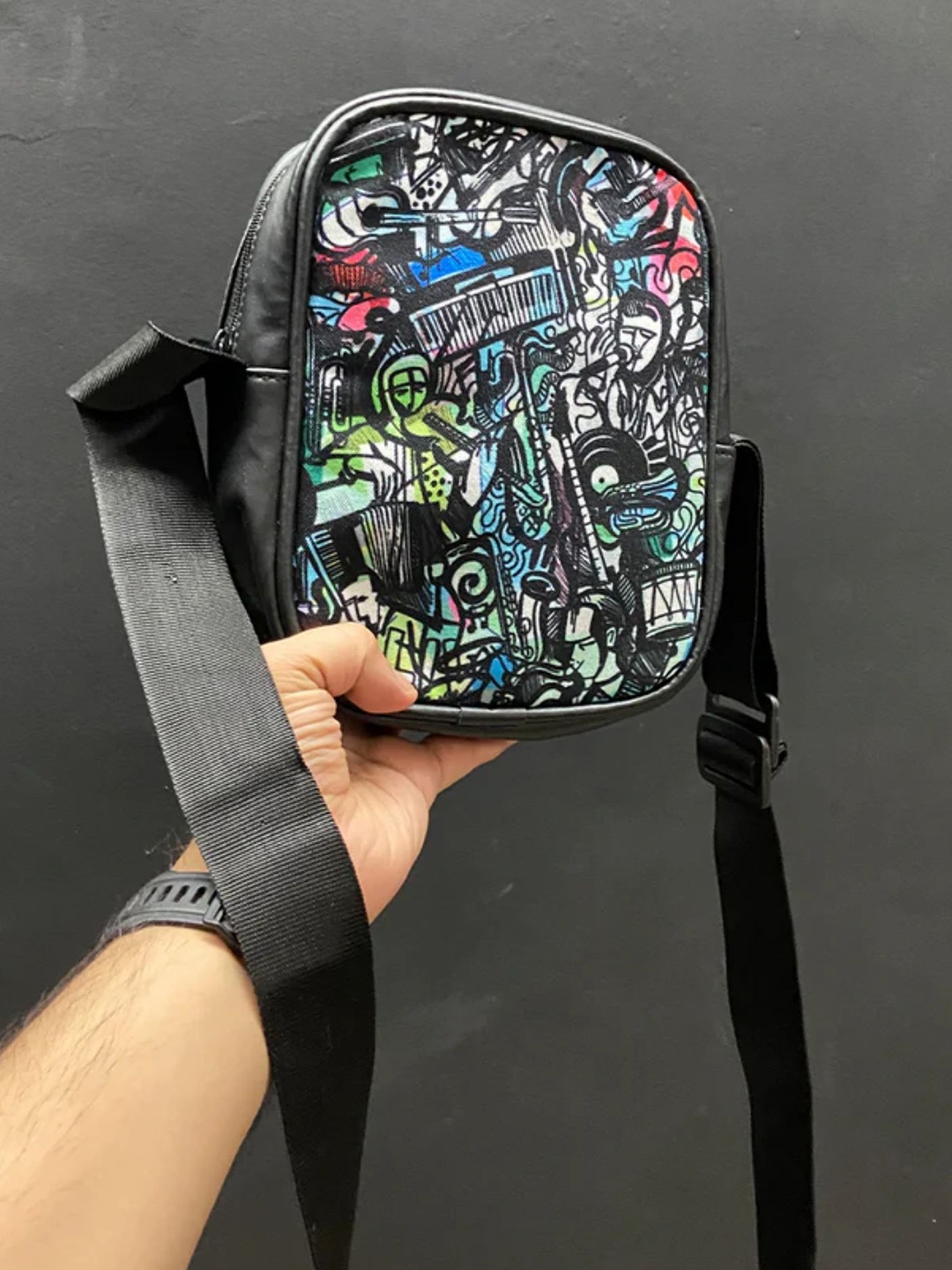 

URBAN PITARA Unisex Printed Messenger Bag, Black