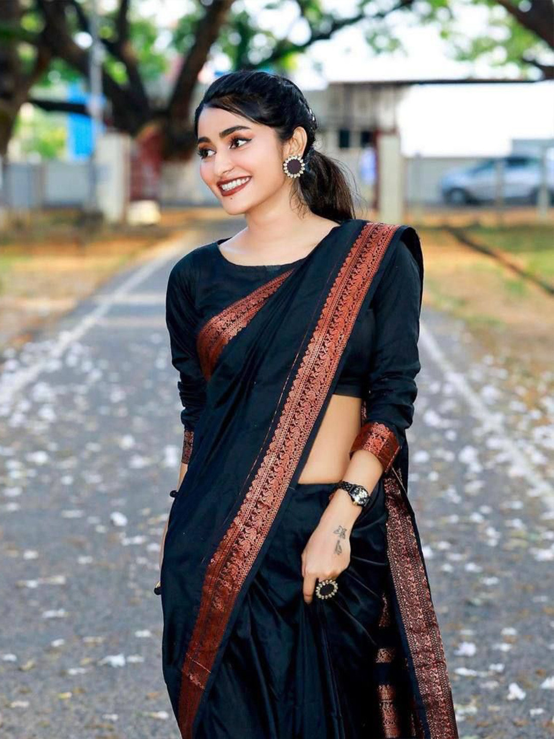 

JULEE Pure Silk Banarasi Saree, Black