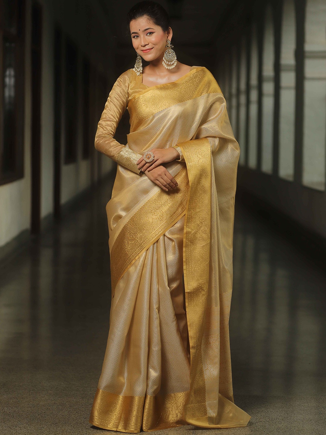 

Banarasee Woven Design Zari Tissue Banarasi Saree, Gold