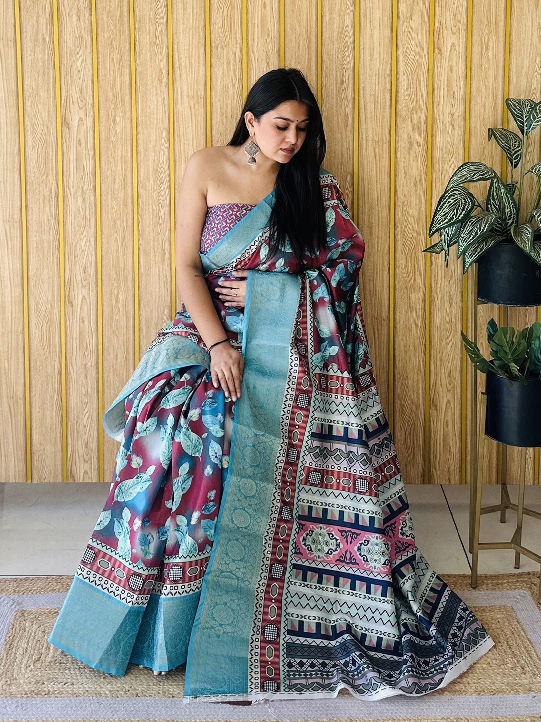 

Moda Rapido Floral Zari Silk Blend Designer Kanjeevaram Saree, Maroon
