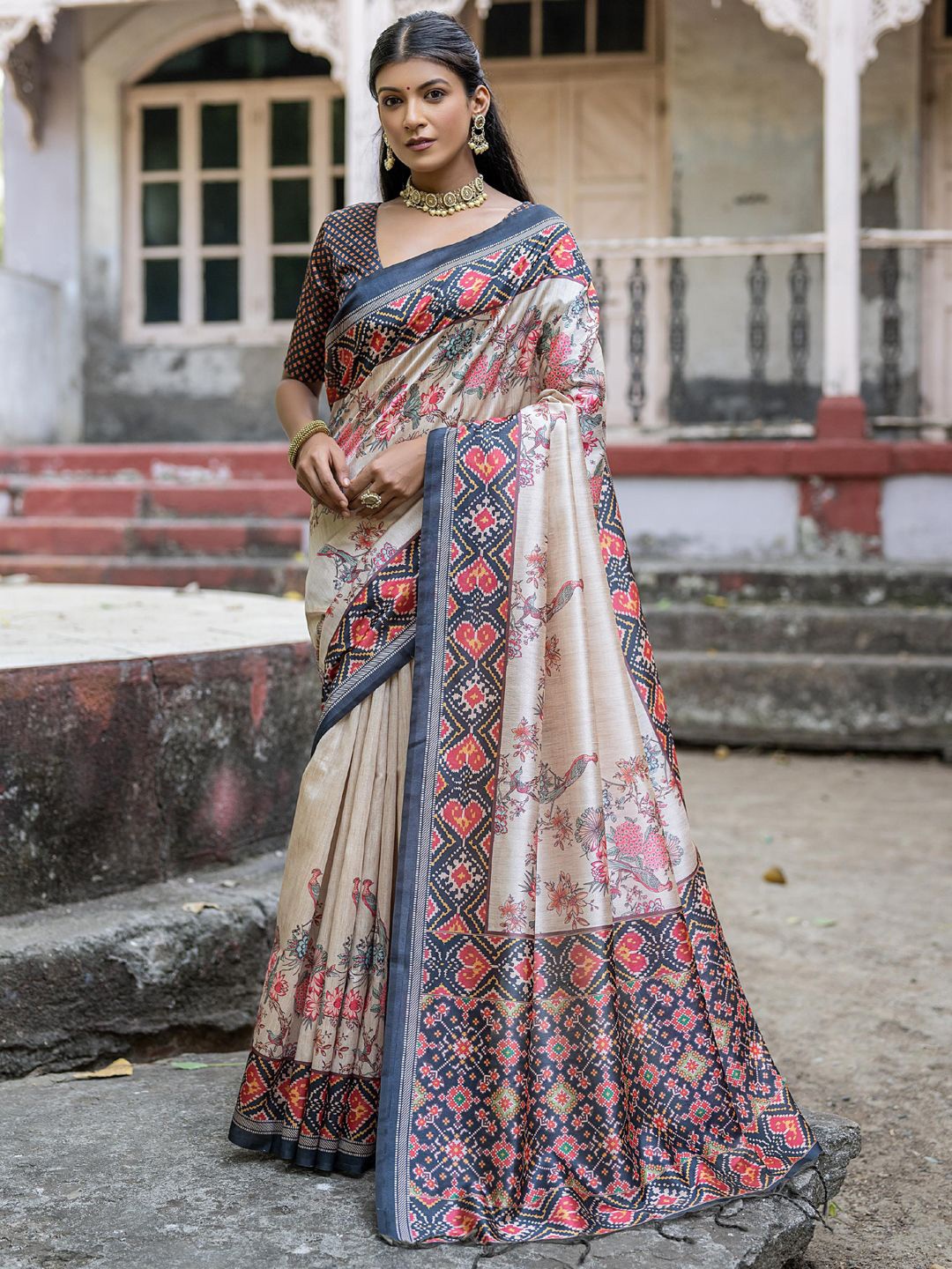 

DIVASTRI Floral Silk Cotton Saree, Cream