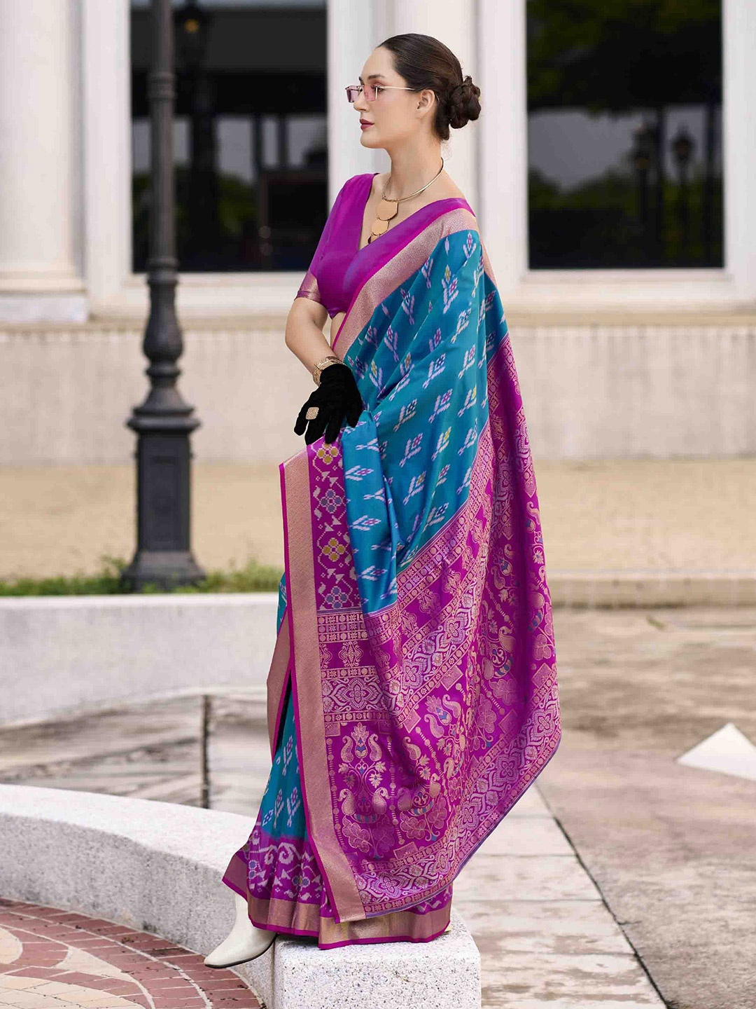 

Mitera Woven Design Zari Handloom Saree, Blue