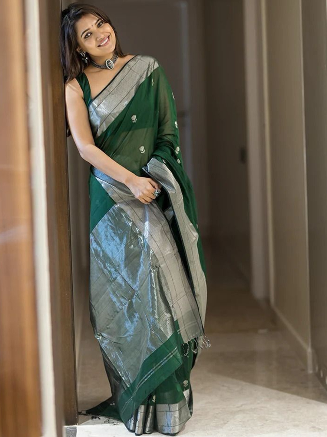 

JULEE Pure Silk Banarasi Saree, Green