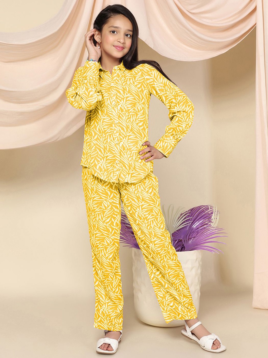

YK Girls Floral Printed Shirt Collar Shirt With Trousers, Yellow