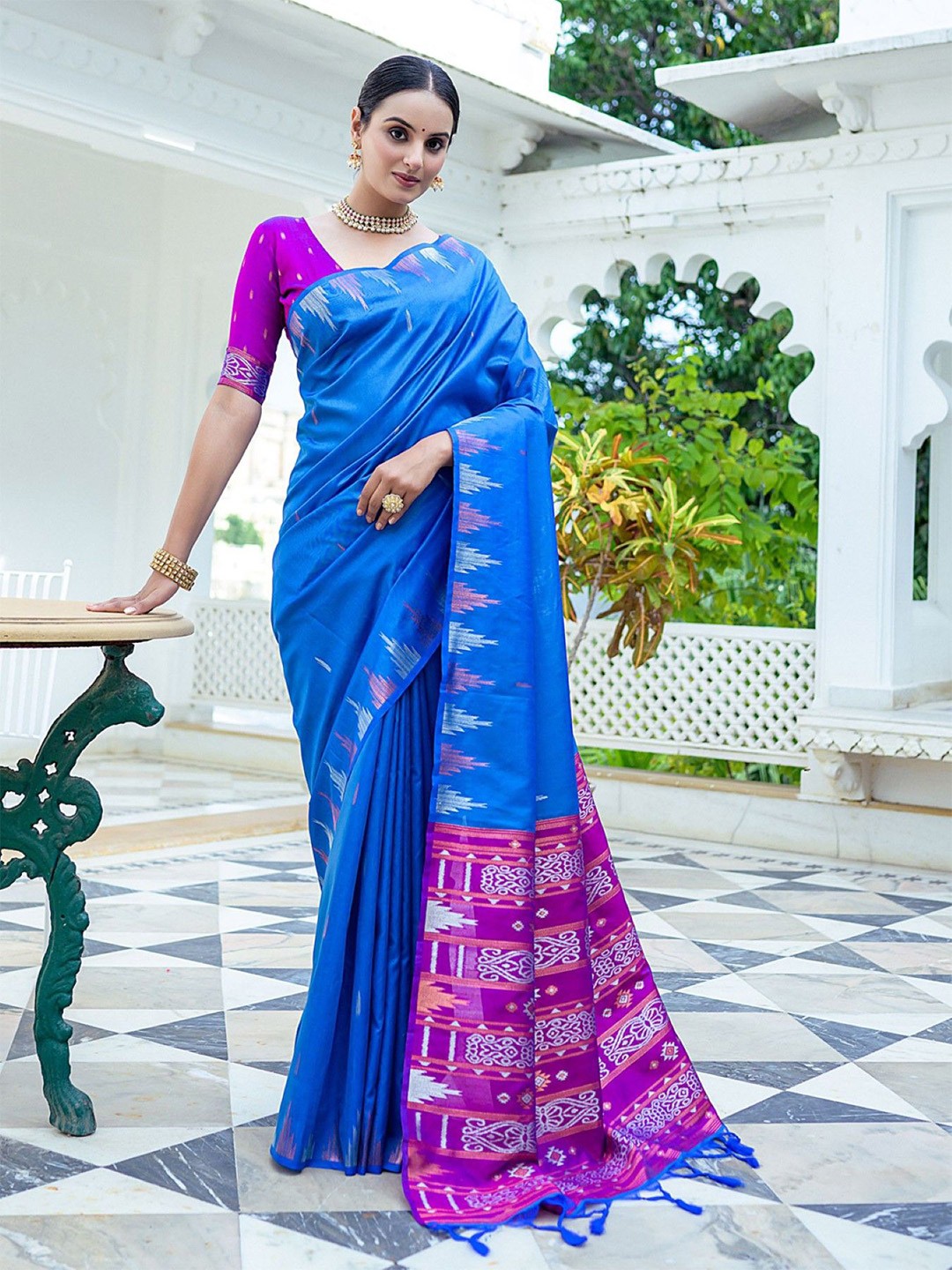 

DIVASTRI Woven Design Silk Cotton Tussar Saree, Blue
