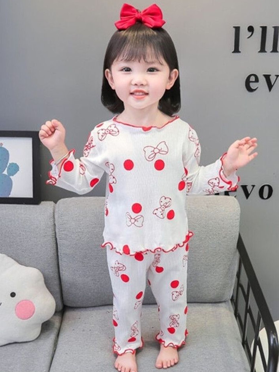 

LULU & SKY Girls Printed Night suit, White