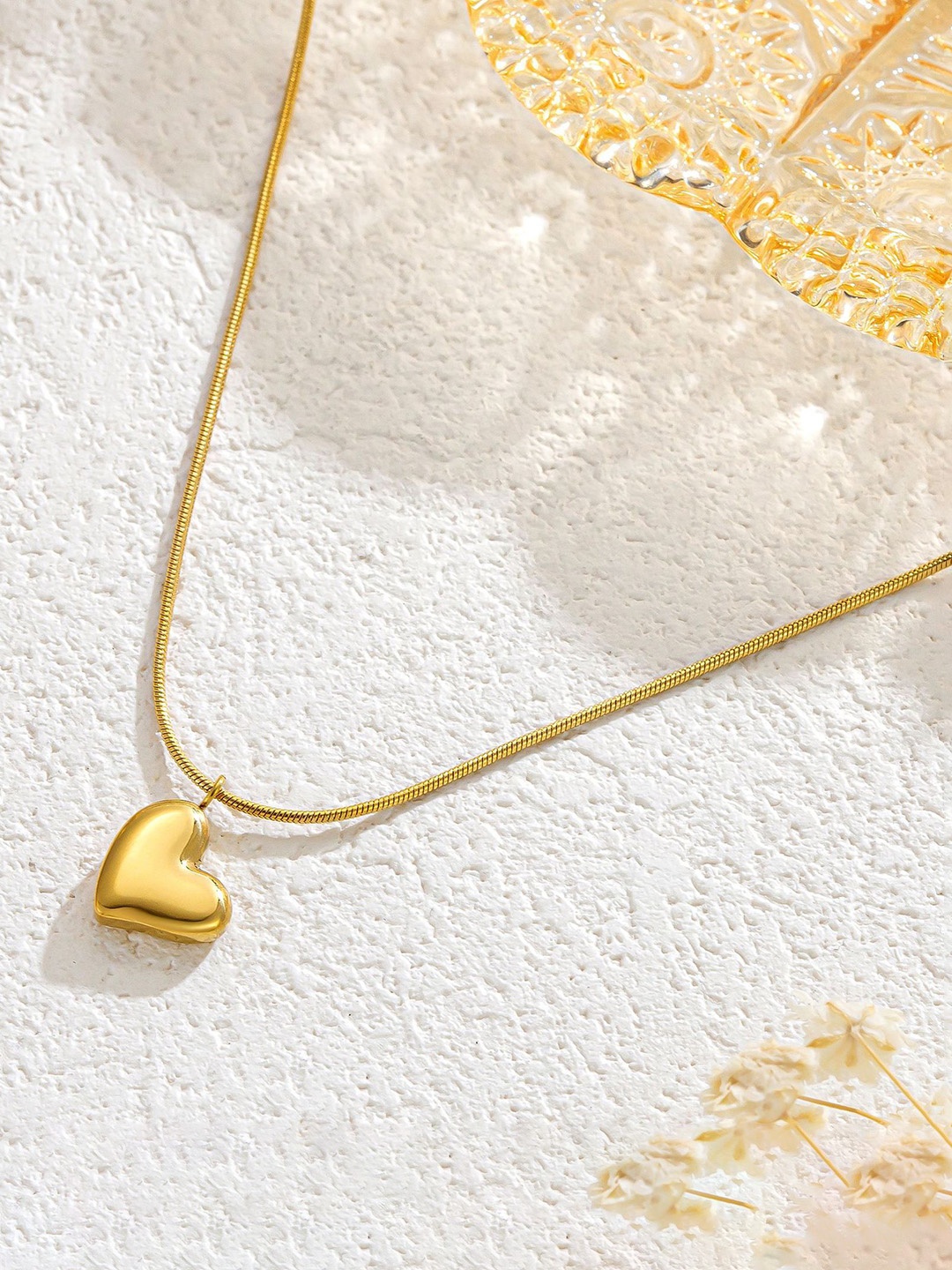 

DressBerry Gold-Plated Heart Shaped Pendants With Chains