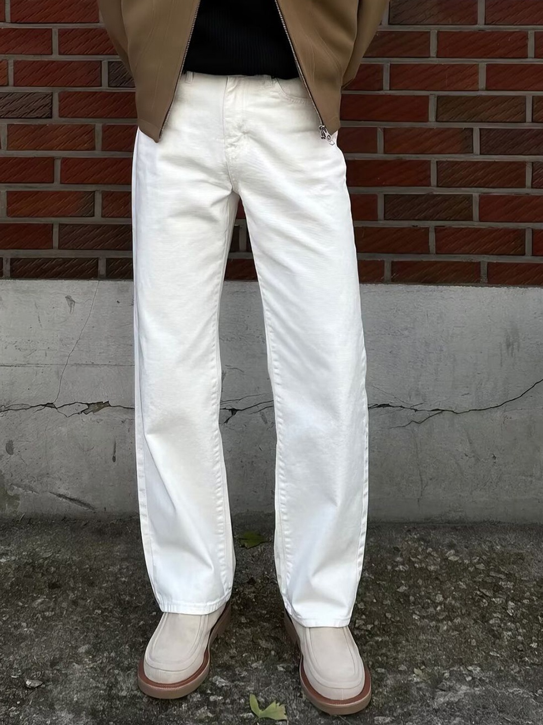 

The Roadster Lifestyle Co Men Mid Rise Regular Fit Jeans, White