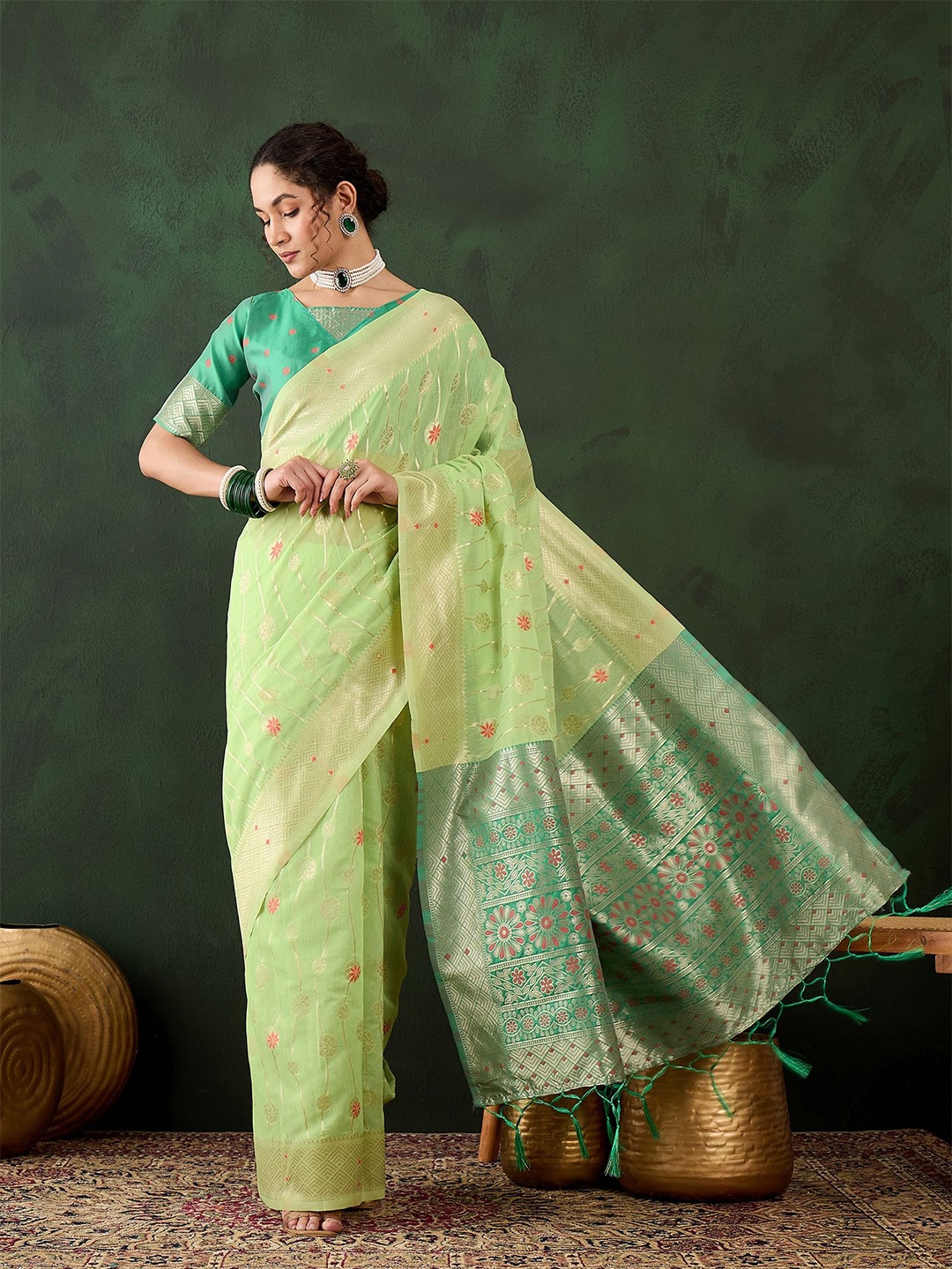 

Maroosh Woven Design Zari Banarasi Saree, Green