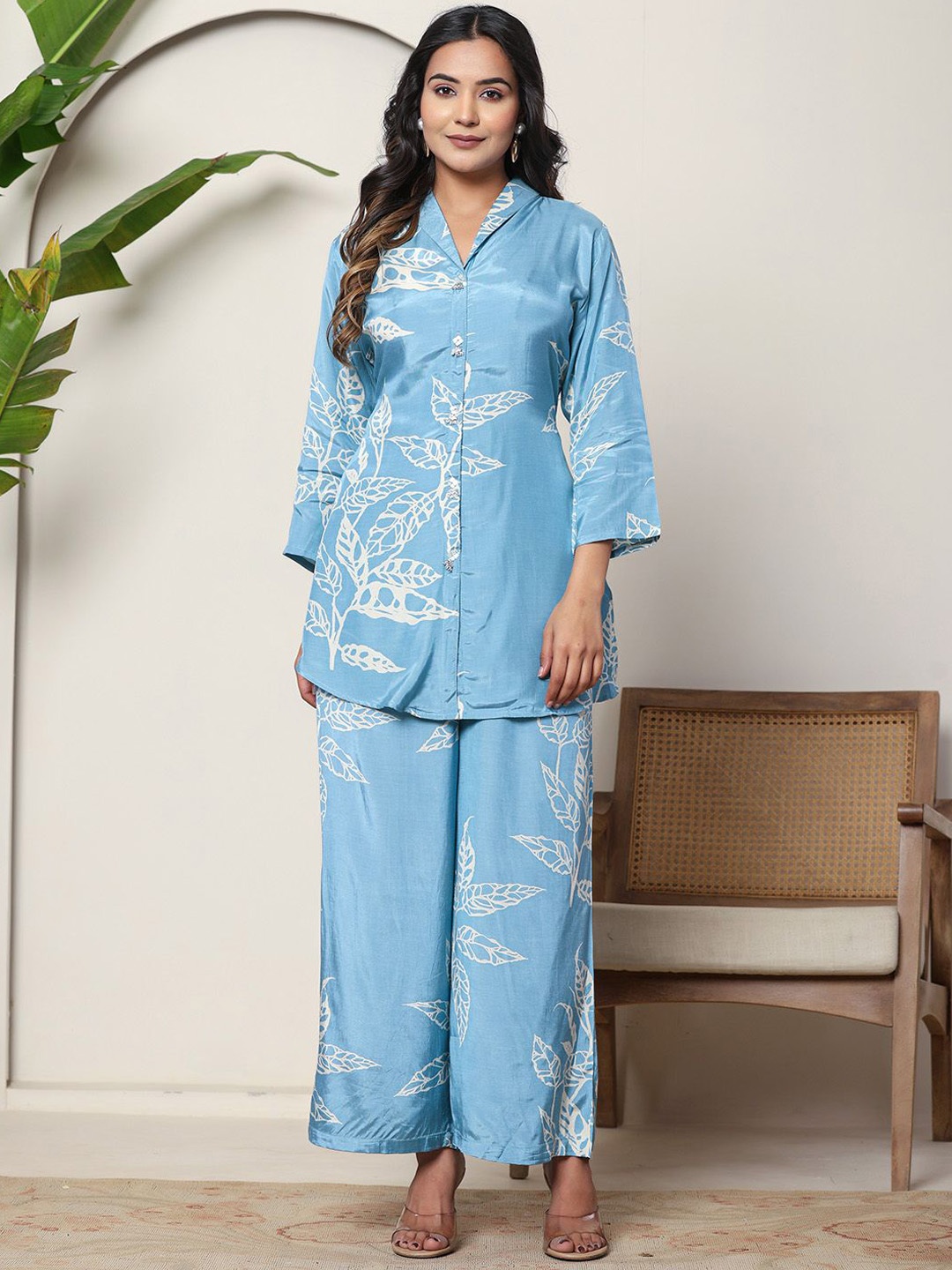 

ARAVALII Floral Printed Shirt Collar Tunic With Trousers, Blue