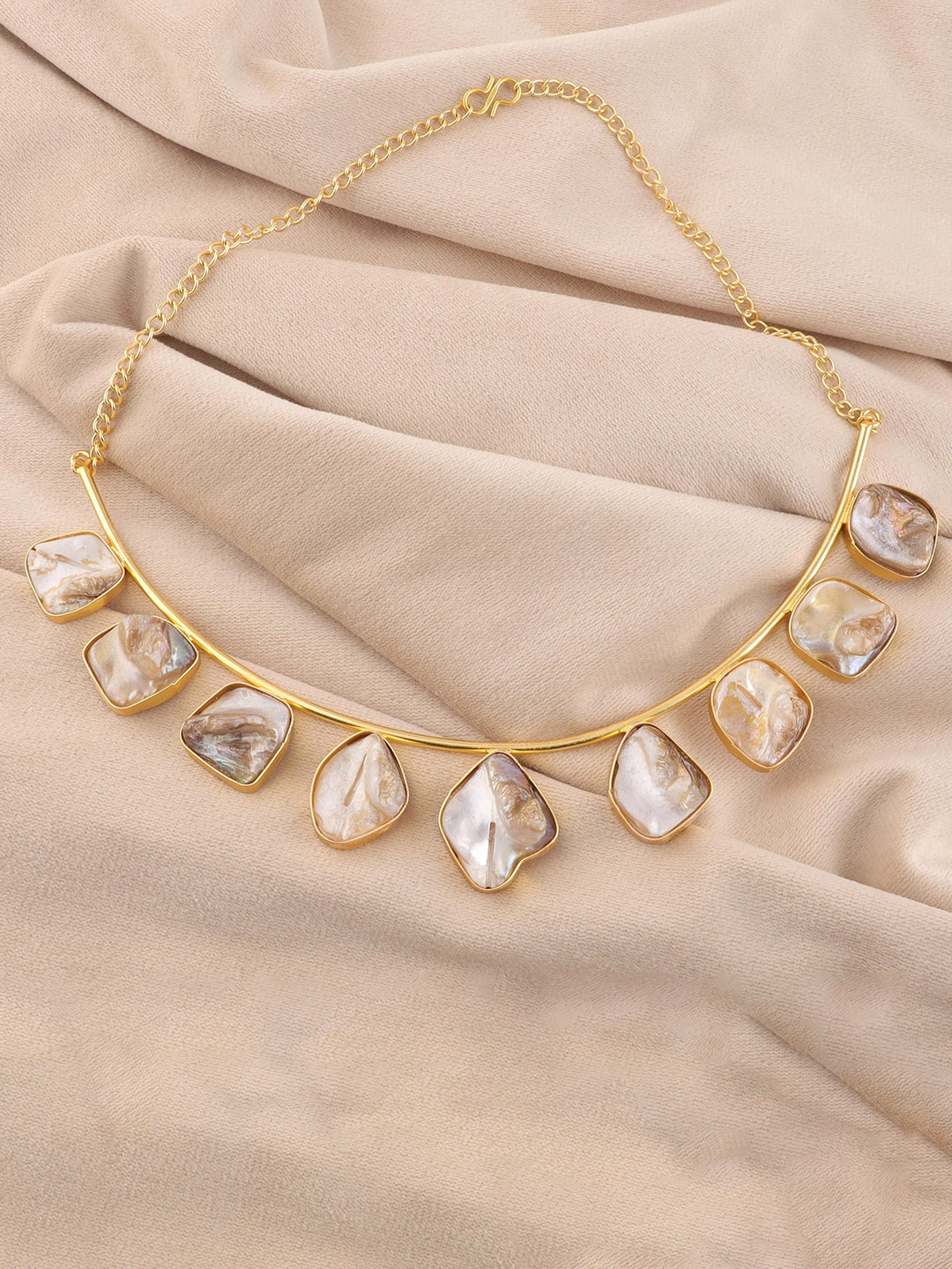 

Ozanoo Gold-Plated Mother Of Pearls Studded Jewellery Set