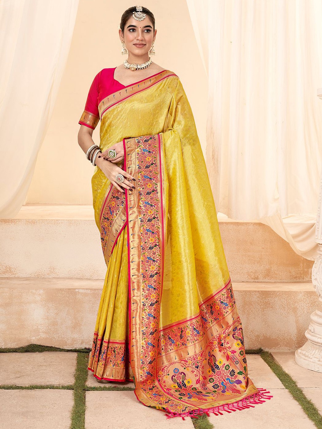 

DIVASTRI Woven Design Zari Tissue Paithani Saree, Yellow