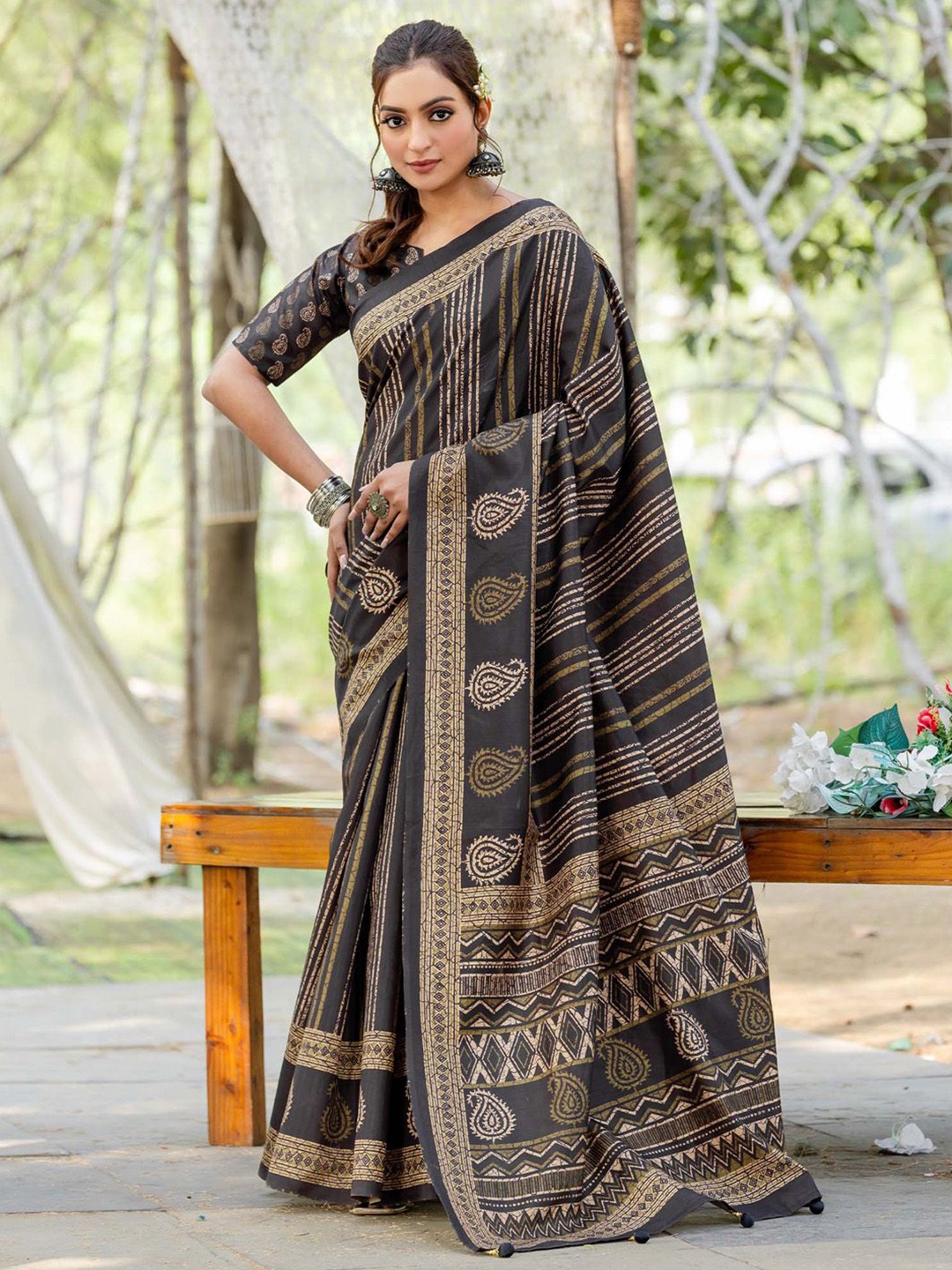 

Saree mall Paisley Silk Blend Sarees, Black