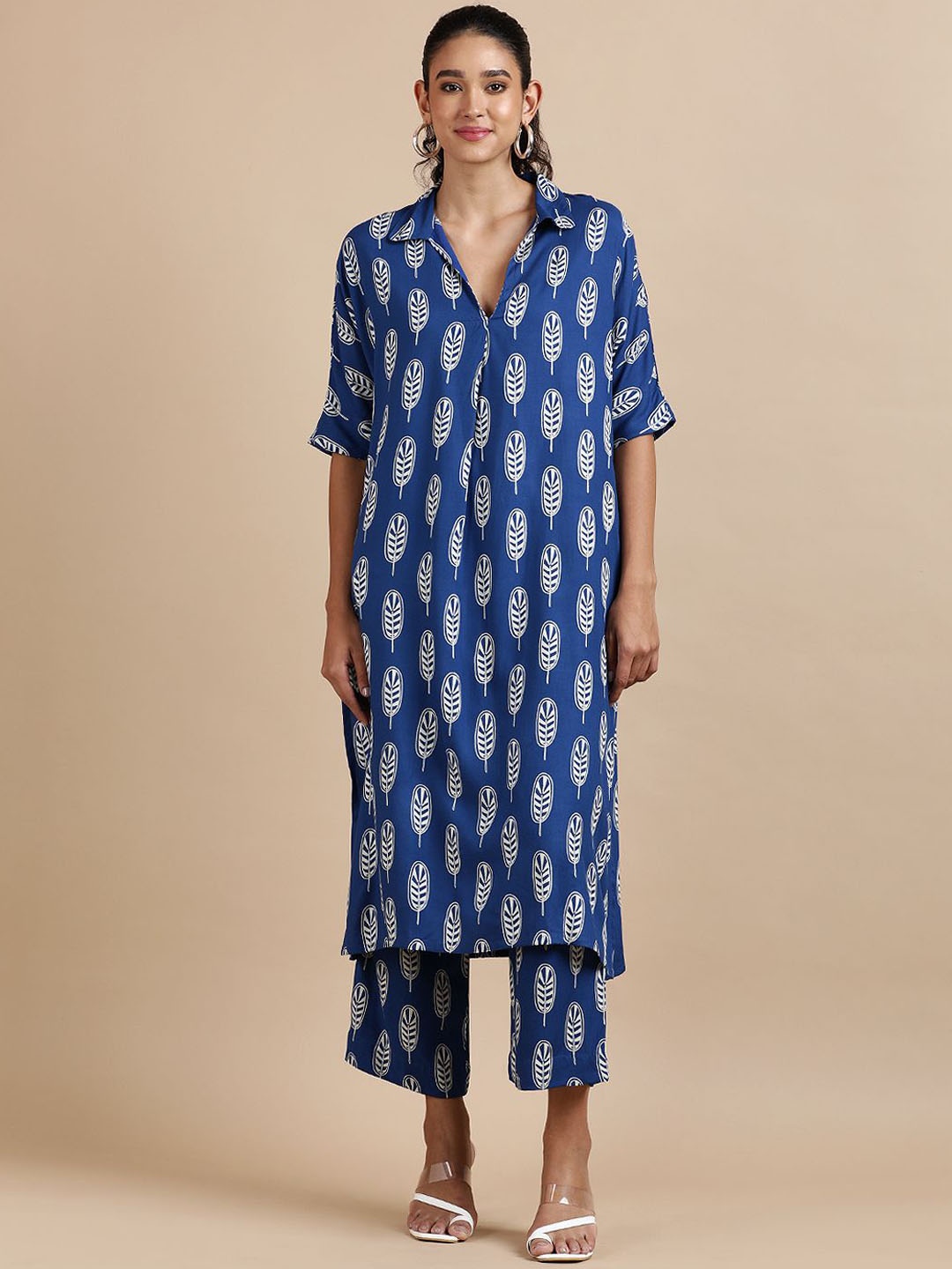 

BLACK & BLAH BLAH Floral Printed Straight Kurta with Palazzos, Blue