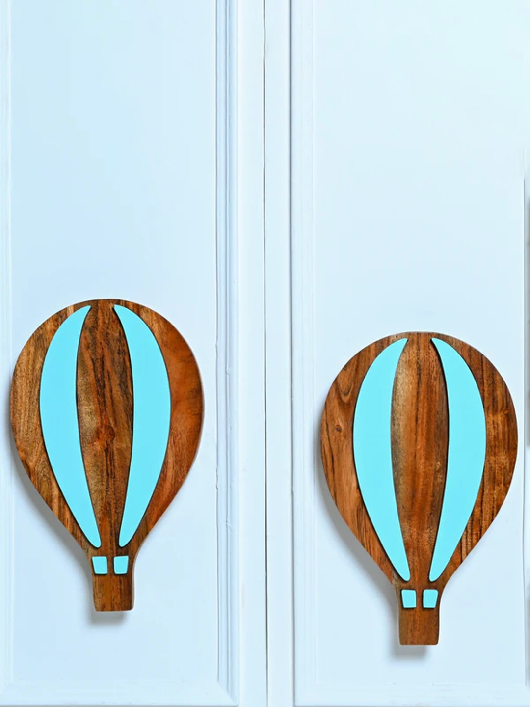 

Pinch of Pretty Blue & Brown 2 Pieces Printed Wooden Hotair Cupboard Door Handles