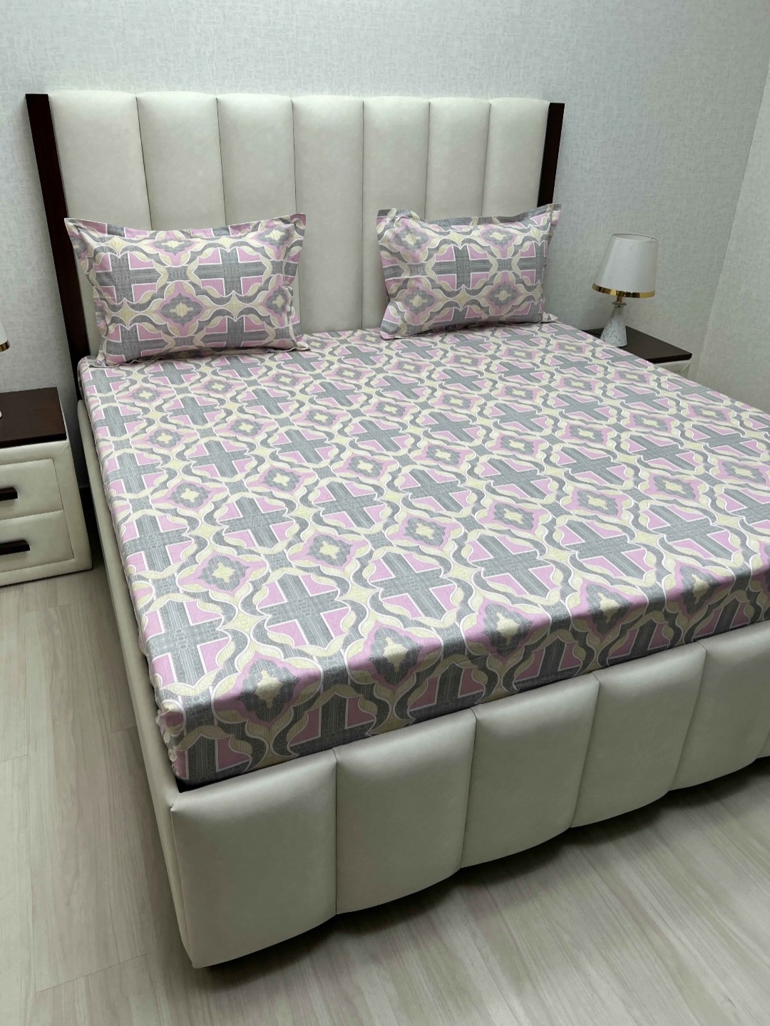 

Pure Decor Velar Pink & Grey Printed Cotton 260 TC King Bedsheet Set 2.74 m x 3.04m
