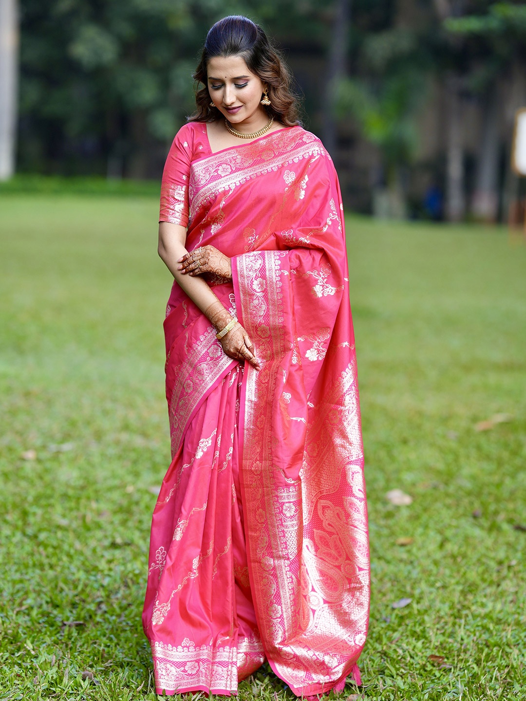 

Vintro Woven Design Zari Silk Blend Banarasi Saree, Pink