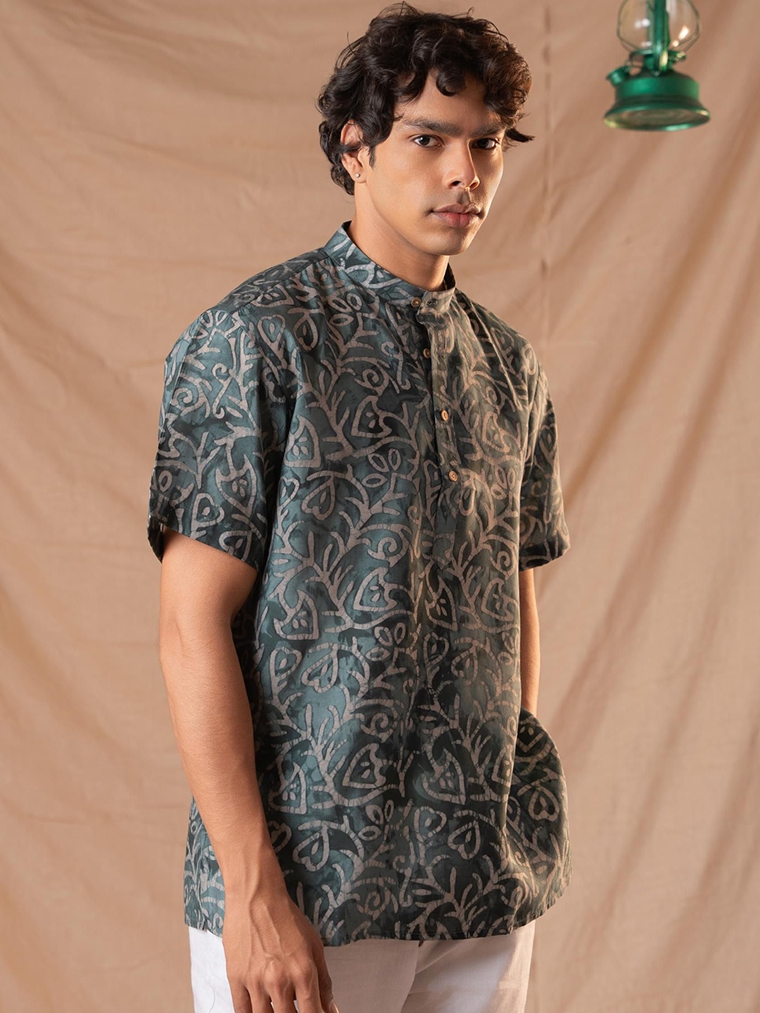 

5 Stitch Ethnic Motifs Printed Band Collar Short Kurta, Green