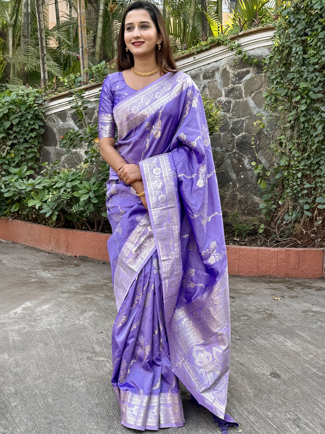 

Vintro Woven Design Zari Silk Blend Banarasi Saree, Lavender