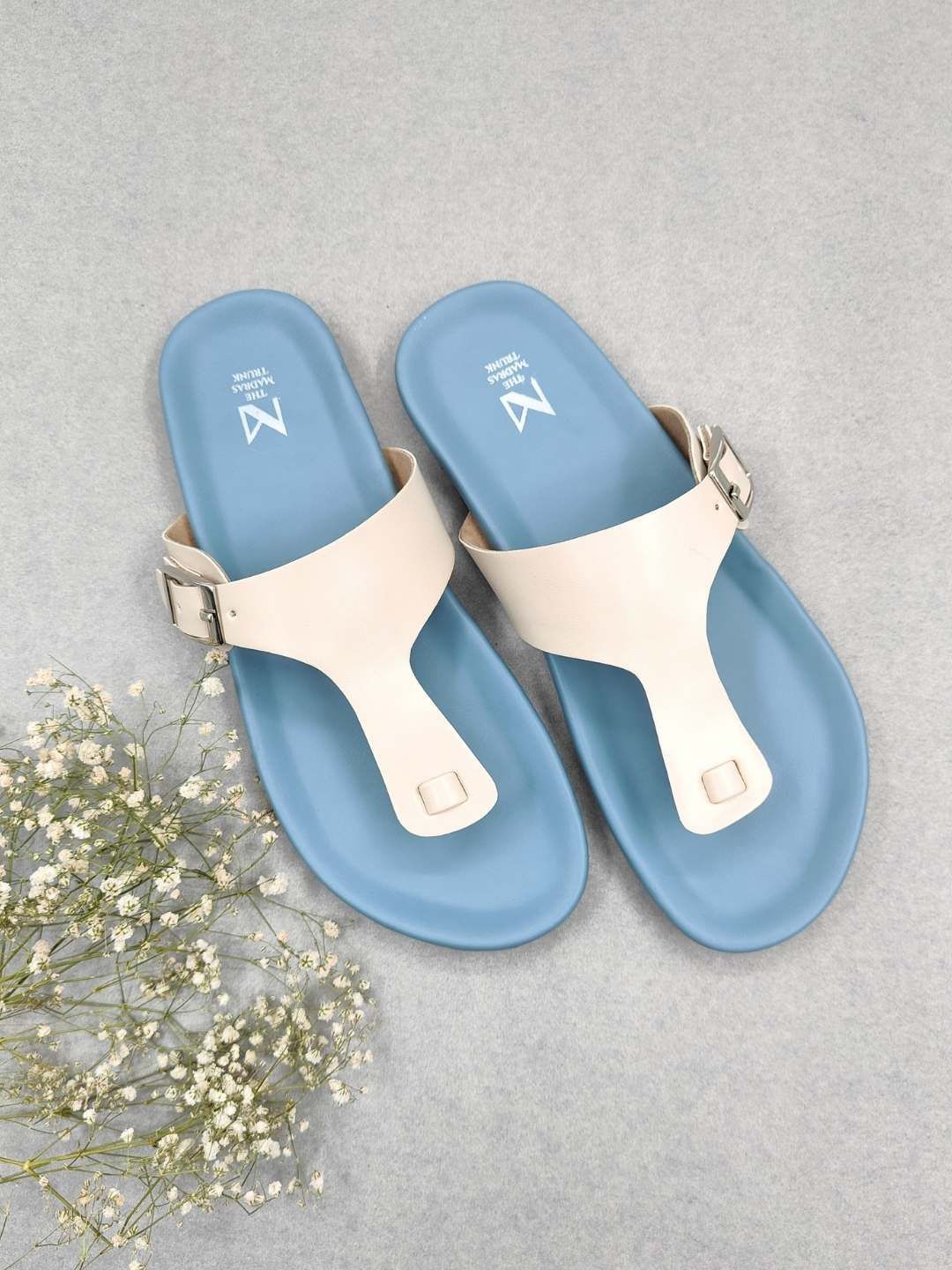 

THE MADRAS TRUNK Women Colourblocked T-Strap Flats, Blue