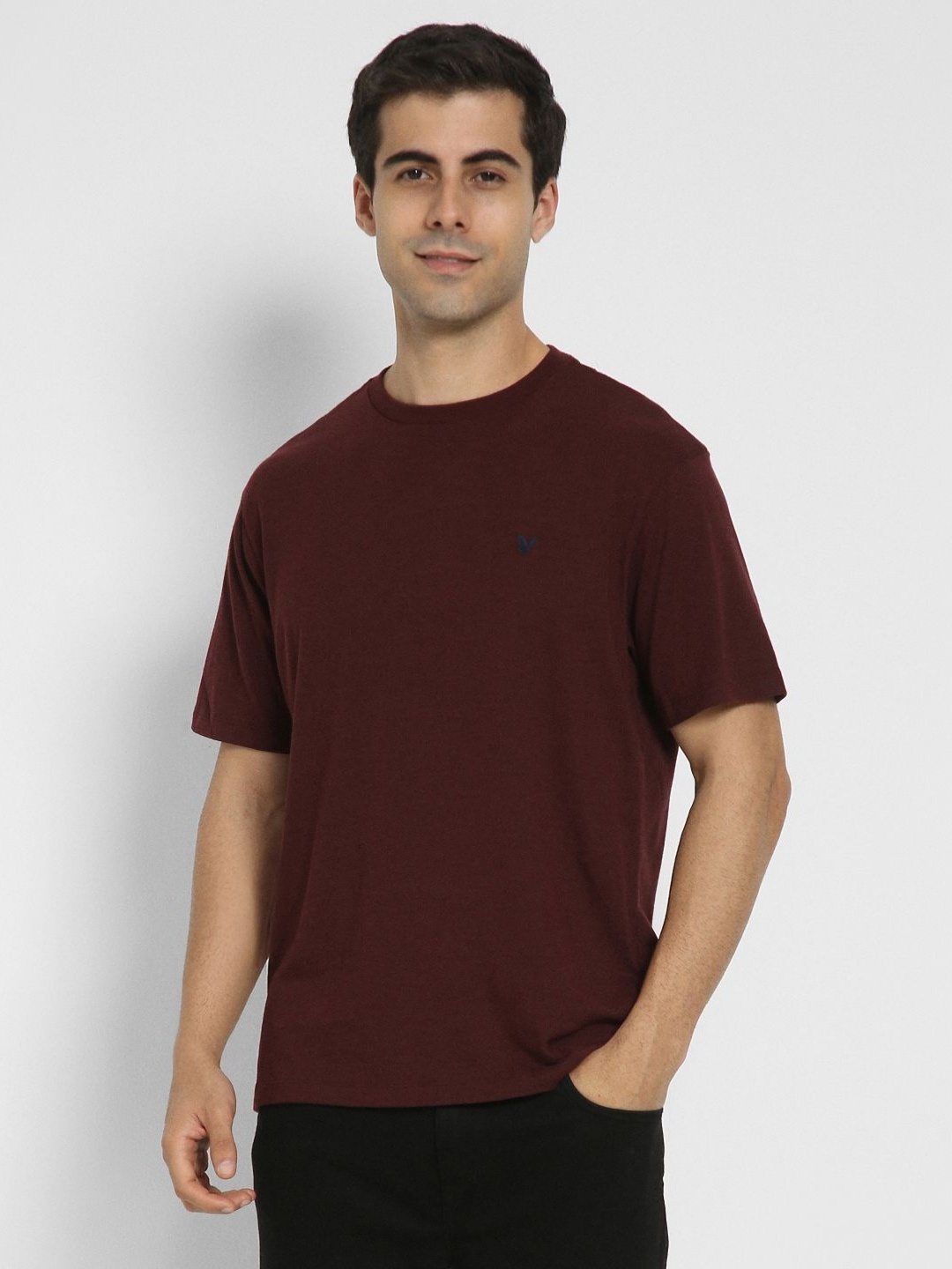 

AMERICAN EAGLE OUTFITTERS Men Solid Round Neck Cotton T-shirt, Maroon