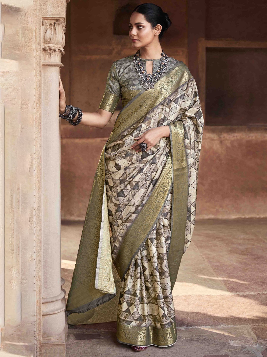 

Mitera Woven Design Zari Handloom Saree, Grey