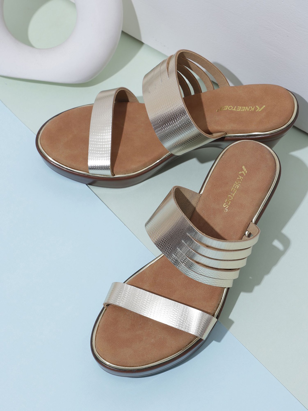 

KNEETOES Women Colourblocked Open Toe Flats, Gold