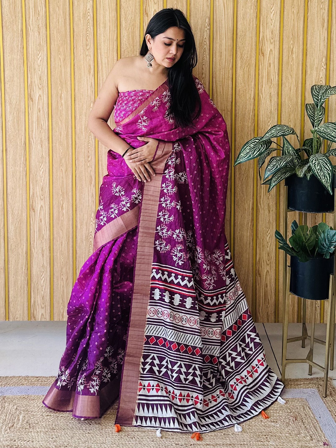 

Moda Rapido Floral Zari Silk Blend Saree, Purple