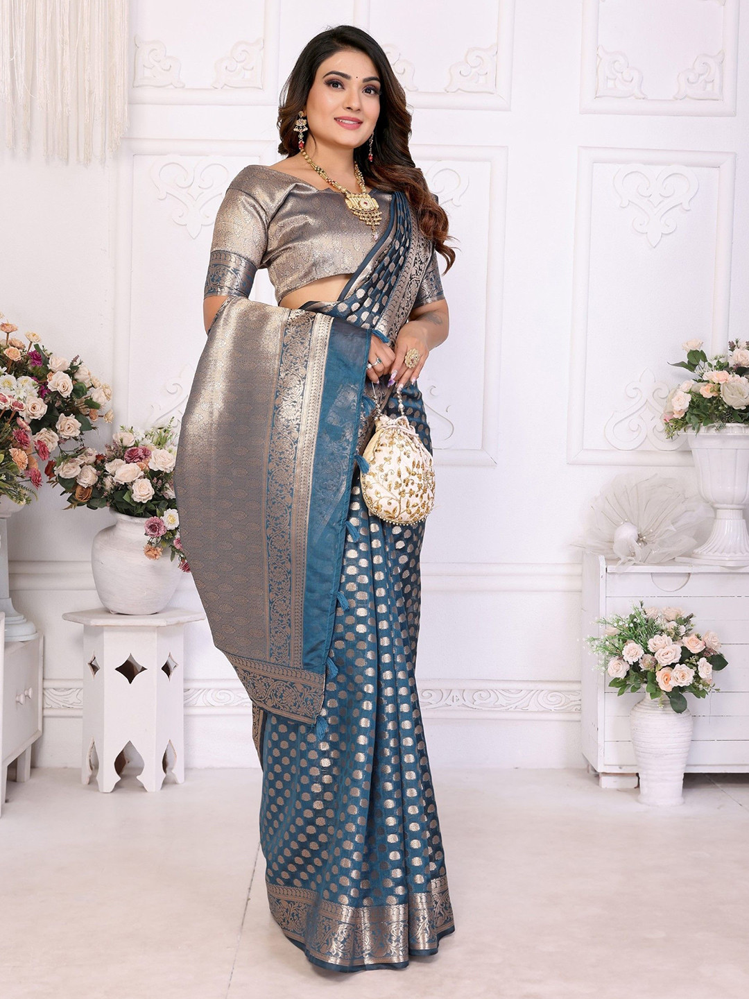 

Moda Rapido Woven Design Zari Silk Blend Kanjeevaram Saree, Navy blue