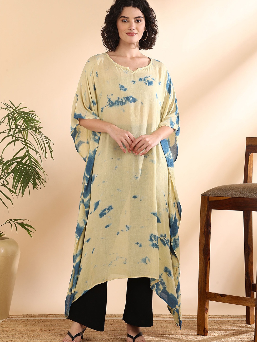 

Maaesa Abstract Dyed Flared Sleeves Kaftan Kurta, Beige