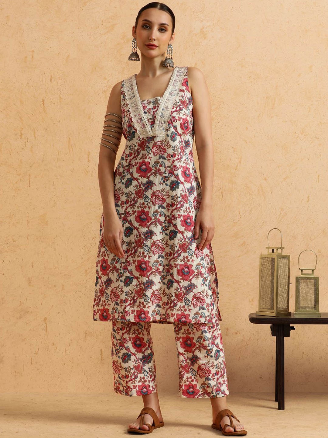 

STYLEBAAZI Floral Printed V Neck A-Line Pure Cotton Kurta With Trousers, Beige
