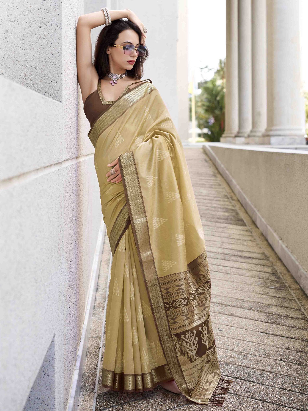 

Mitera Woven Design Zari Silk Blend Handloom Saree, Beige