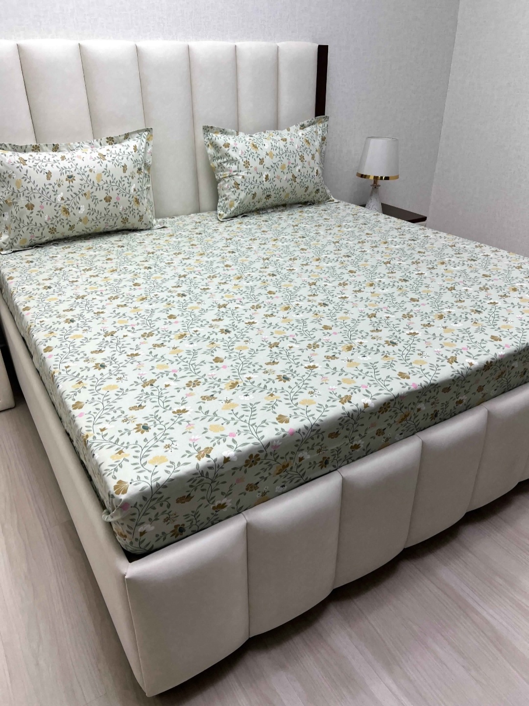 

Pure Decor Velar White & Grey Printed Pure Cotton 240 TC King Bedsheet Set 2.74 m x 3.04 m