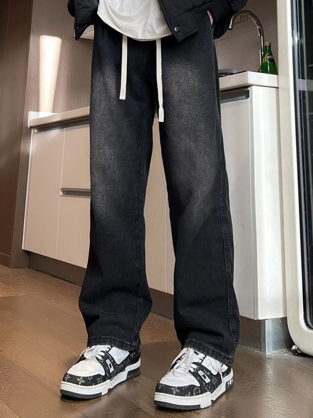 

HERE&NOW Men Mid-Rise Relaxed Fit Clean Look Jeans, Black